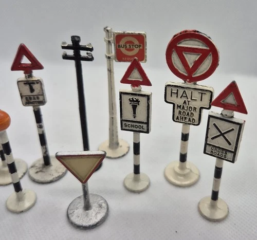 VINTAGE GILCO dinky & OTHER ROAD SIGN LOT 1950s  12 SIGNS TOTAL