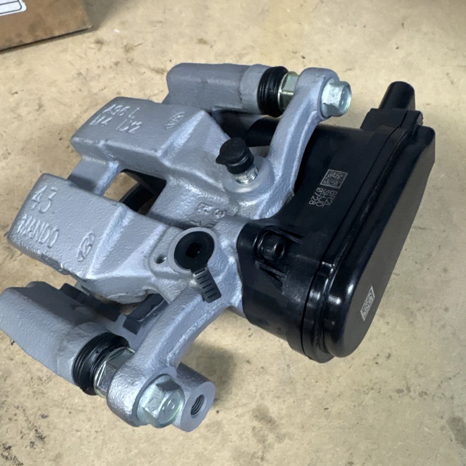Genuine Hyundai Disc Brake Caliper 58310-S9A30 DRIVERS SIDE REAR OEM NEW Foto 2 de 4