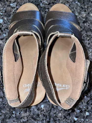Dansko Sera Pewter Sandals Womens 9.5 Bronze Leather Strappy Wedge EUC Size 40 - Picture 4 of 9
