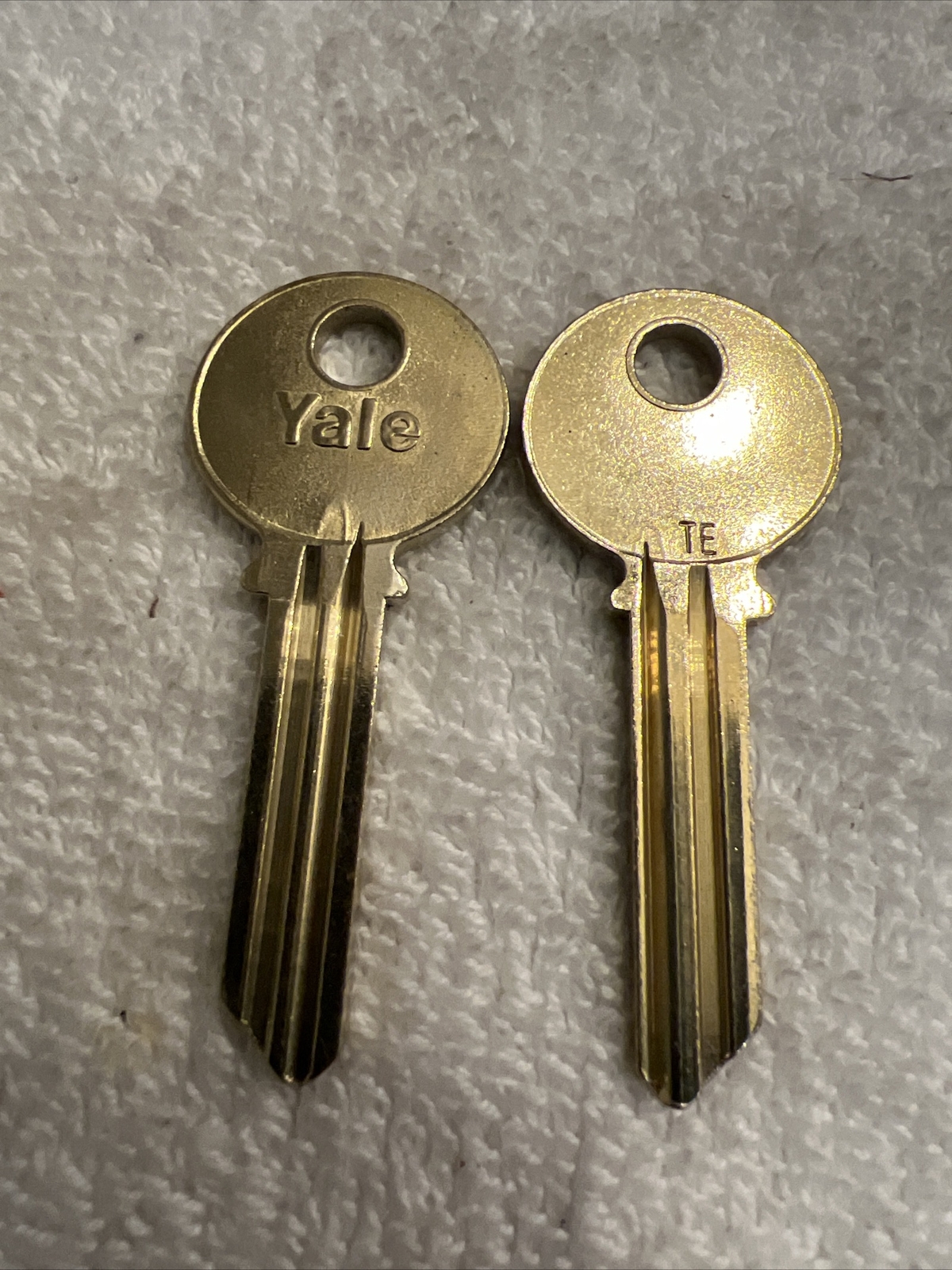 Yale Key Rn11 Lot Of 2 RN11 TE Yale New Old Stock Uncut Key blank Original RN11TE ...