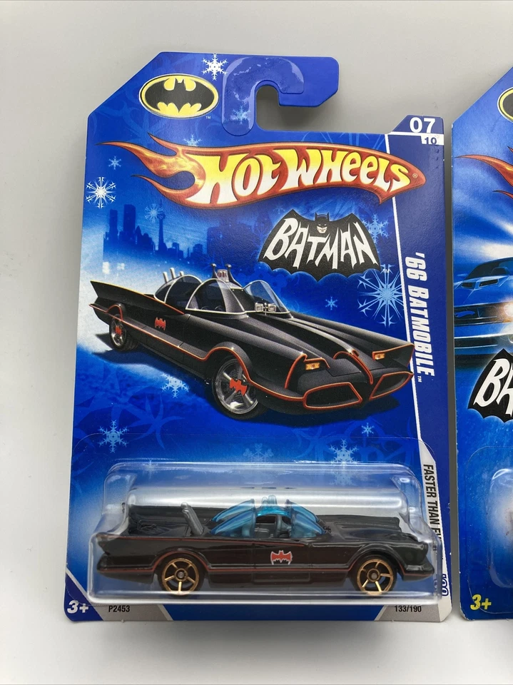2009 HOT WHEELS BATMAN 66 BATMOBILE NO133 TARGET SNOWFLAKE & 2007 15/180 NO15 - Изображение 2 из 4