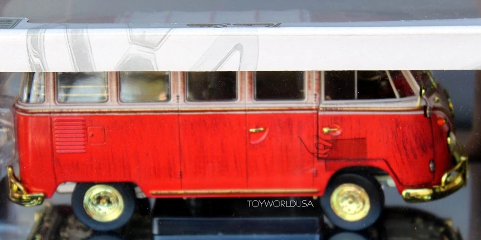 M2 Machines AUTO-THENTICS 1960 VW Microbus Deluxe USA Model R45/14-16 Chase - Image 2 of 2