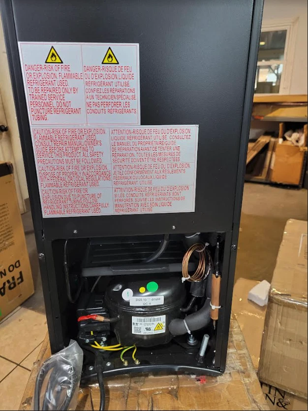 Enfriador de vino EdgeStar 12" W 18 botellas incorporado de una sola zona con puerta reversible - SS Foto 3 de 4