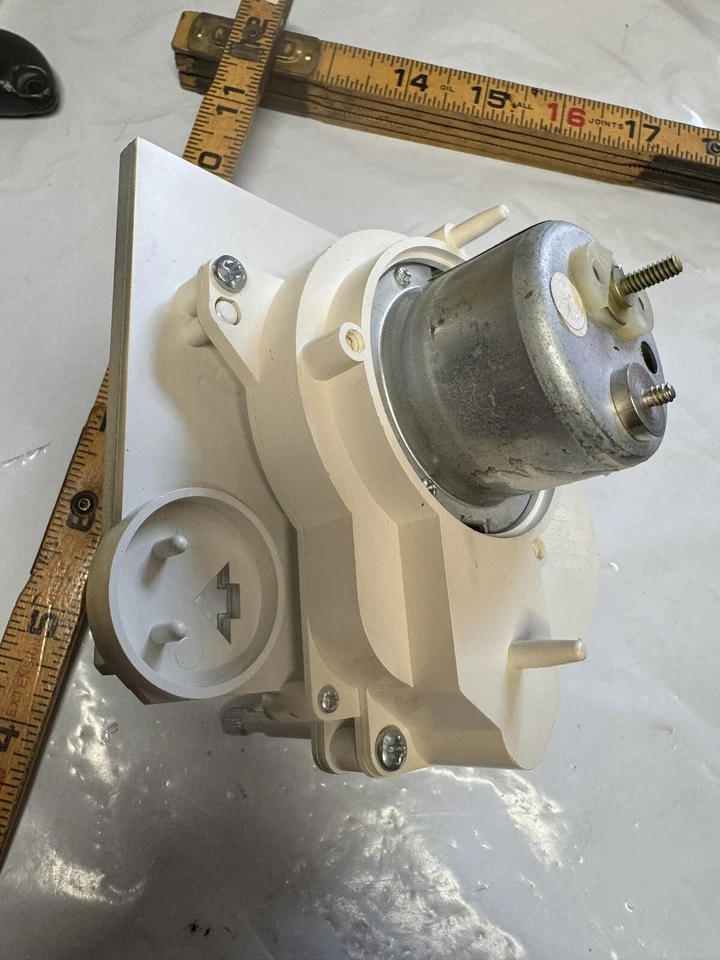 1984 Lincoln Continental silver dashboard clock working.. - Image 2 of 4