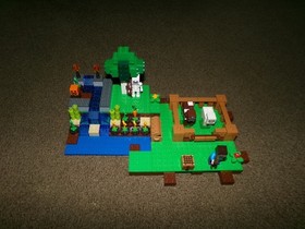 COMPLETE LEGO Minecraft: The Farm (21114) set w figures and manual!