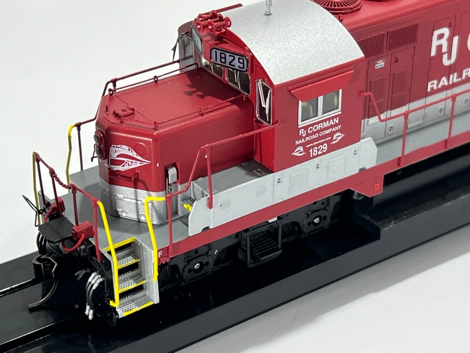 Intermountain 49827S-03 HO GP16 RJ Corman #1806 LokSound 5 DCC/Sound - Image 2 of 4