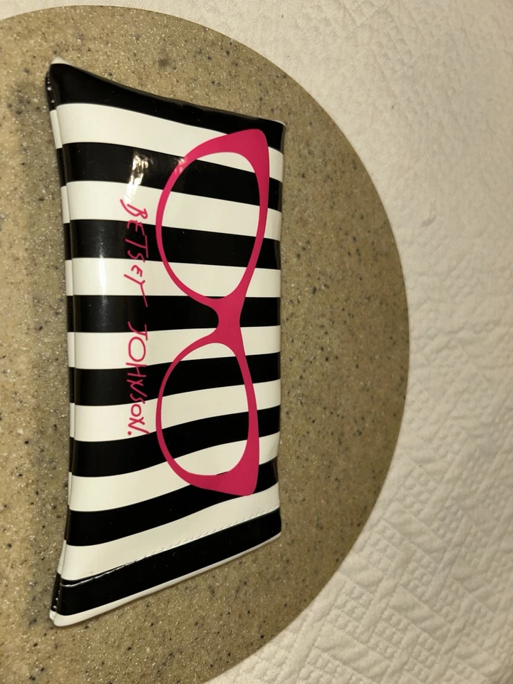 Gafas de sol BETSEY JOHNSON ojos de gato vinilo negro/blanco/rosa clutch Foto 2 de 4