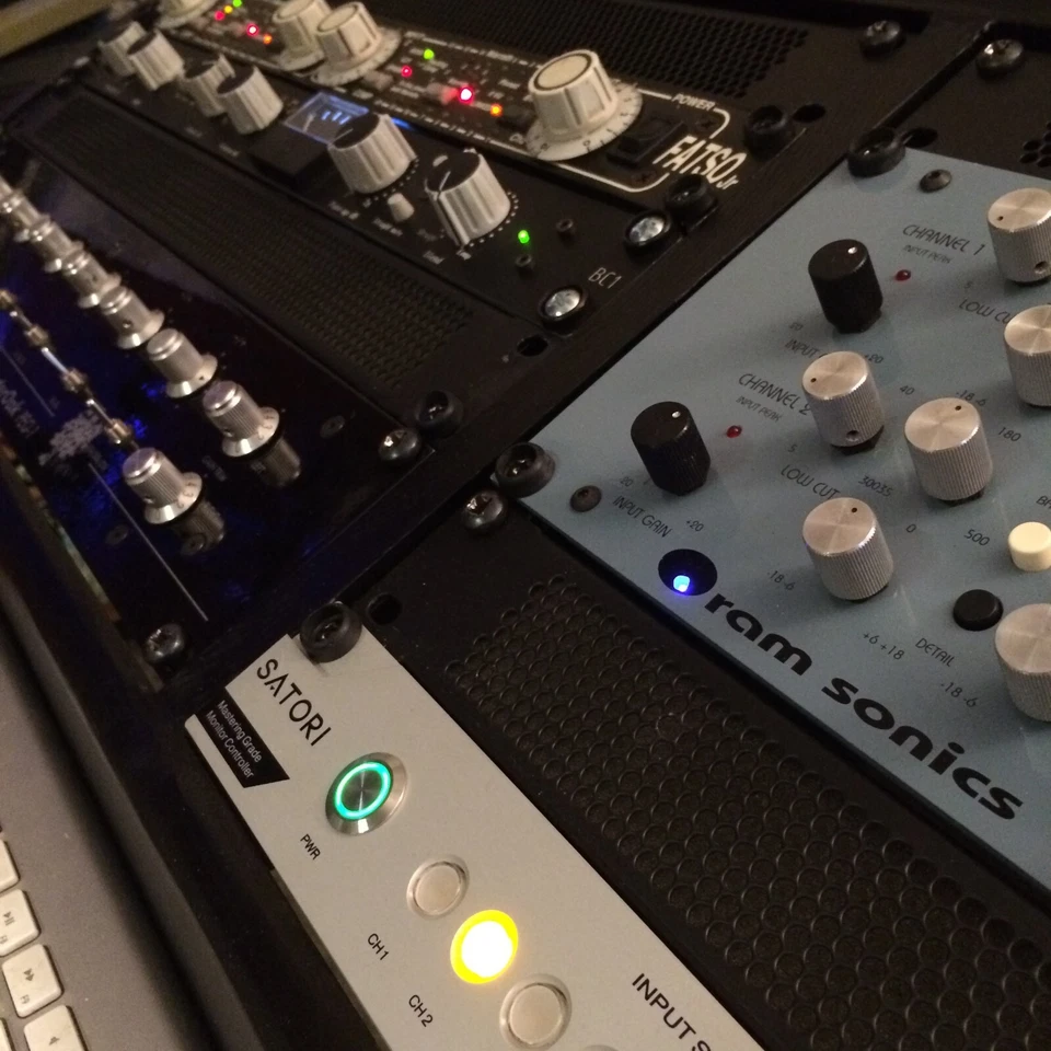 Antelope Satori Monitoring System, Summing Mixer + R4S Remote - Great Condition! - Image 2 of 3