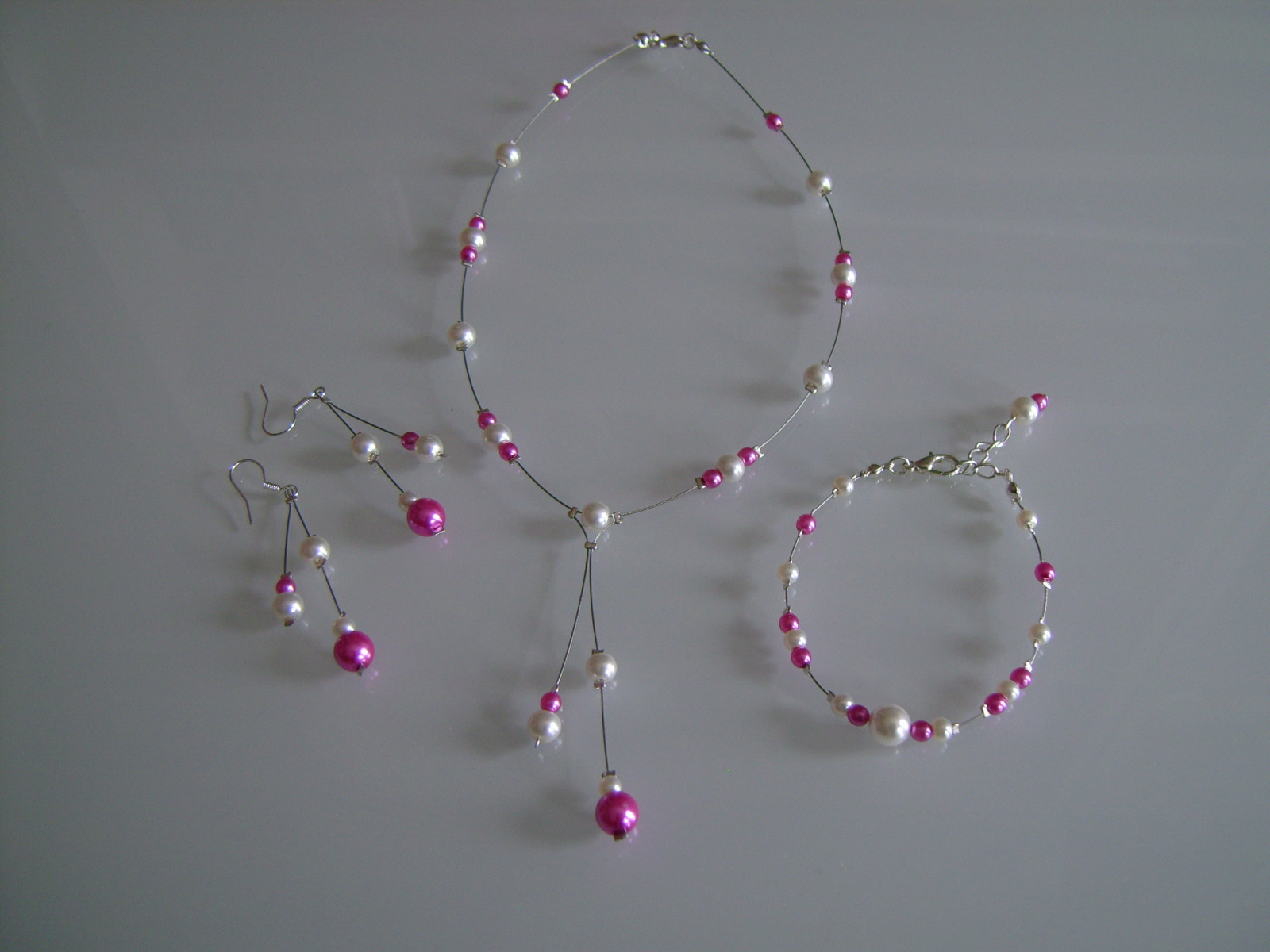 Parure mariage ivoire et boucles d'oreilles roses en perles de haute finition