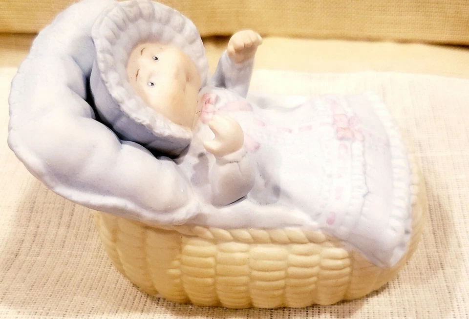 Figura de porcelana Cabbage Patch Kids 1985 bebé niño en cuna "First Day Home" Foto 4 de 4