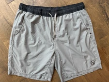 Vuori Kore Short Lined 7" Shorts Green Striped V302 Drawstring Pockets Men's XL