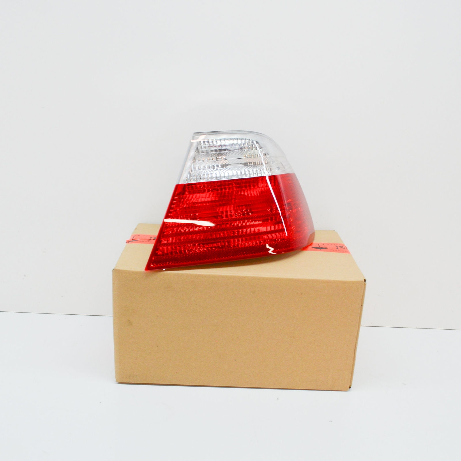NEW BMW 3 E46 REAR RIGHT TAILLIGHT 63218383826 8383826 ORIGINAL 63
