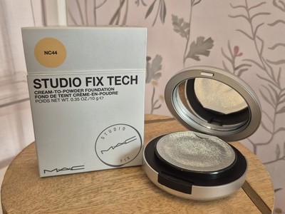 Mac Studio Fix Tech Foundation Creme-zu-Puder Farbton NC44 eingestellt neu