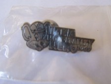 Rare Chuck E Cheese I AM A HOSPITALITY HERO 2009 Pin New In Bag