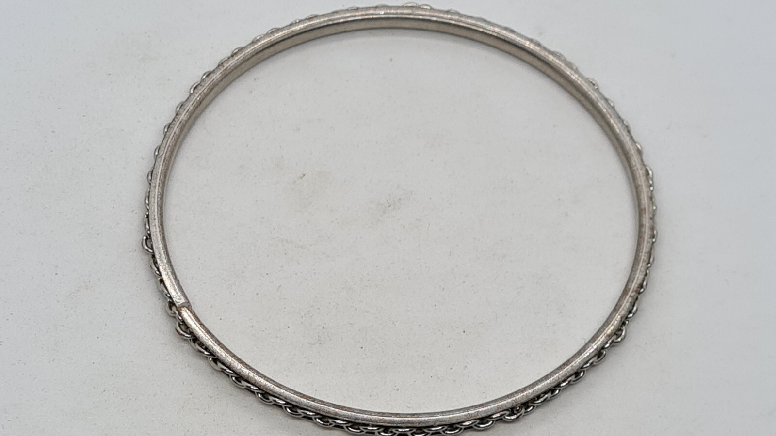 Vintage Embossed Chain Pattern Solid Bangle 7cm - image 3