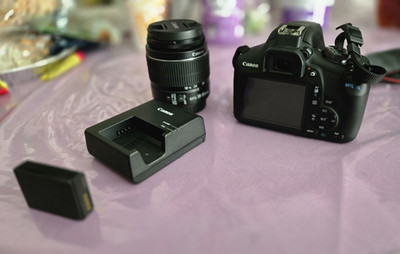 Canon EOS Rebel T7 Black DSLR Camera Bundle w/ Lens Battery & Charger