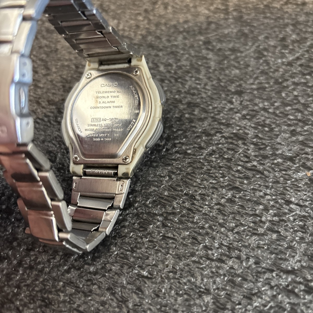 Mens Casio Illuminator AQ-180W World Time 3793 Ana-Digi Vintage Watch. View 4