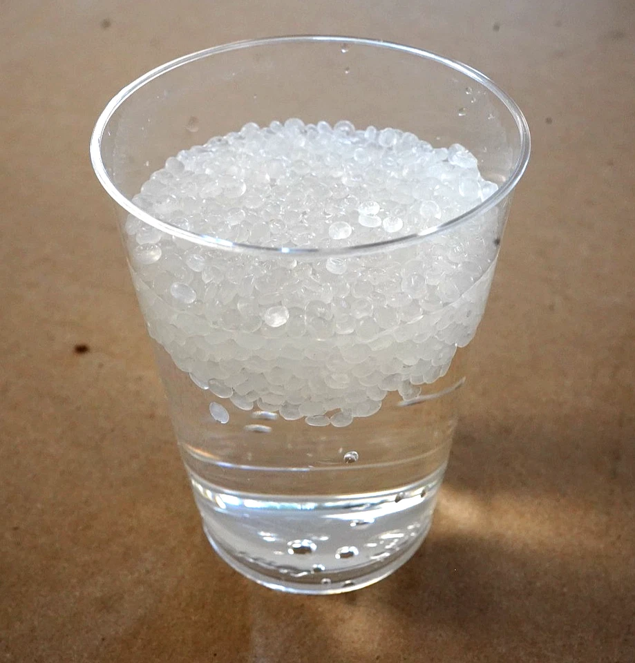 Cuentas de pellets de plástico transparente de polietileno ultra puro de 10 lb flotantes de 3-5 mm Foto 3 de 4