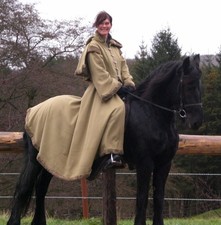 Damen Reitmantel Mittelalter hellgrün Gr. M/L gebraucht