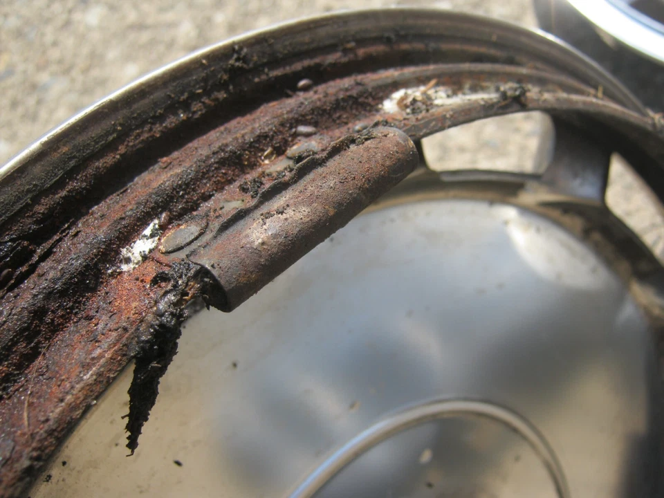 1989 to 1992 Cadillac 15 inch hubcaps wheel covers - Image 3 of 4