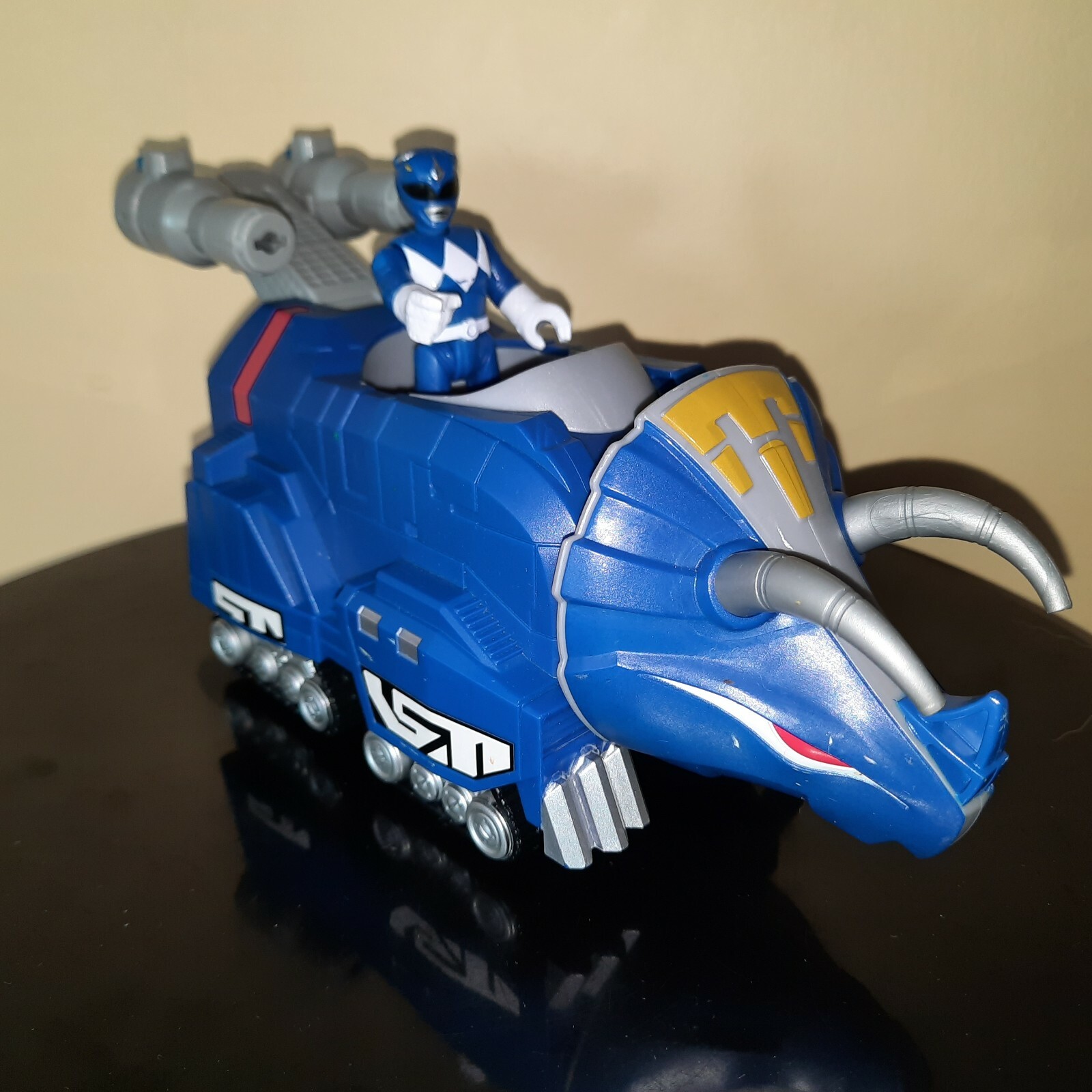 imaginext power rangers blue ranger and triceratops