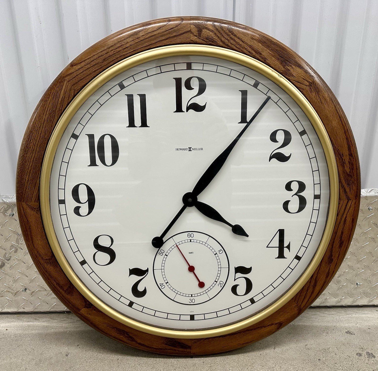 Howard Miller Round Gallery Wall Clock 622-757 26" Diameter Large Working