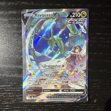 Rayquaza V carta Pokémon olografica italiana 194/203 210 PV formato standard