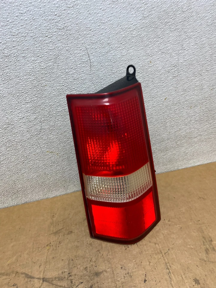 Chevrolet Express 1500 2500 3500 2003 2017 luz trasera pasajero derecho T3461 DW Foto 3 de 4