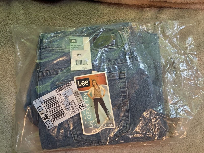 Lee Jeans Womens Sz 14Long Straight Leg Relaxed Fit.   Brand New