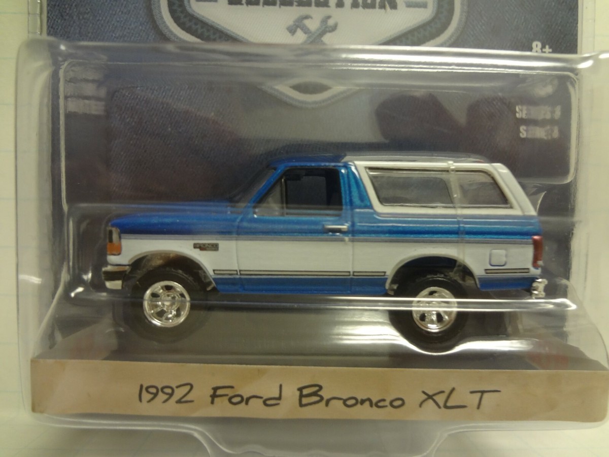 Greenlight 1992 Ford Bronco XLT blue collar 8 - 1:64 OPENERS READ