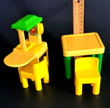 Vintage Little Tikes Doll House Sized Kitchenette Sink Stove Oven Table 2 Chairs