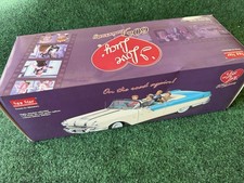 1955 Pontiac Star Chief I Love Lucy 60th Anniversary W4 Figures 118 Sun Star 1955 Pontiac Star Chief I Love Lucy 60th Anniversary W4 Figures 118 Sun Star