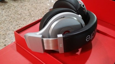 Monster Beats by Dr. Dre Pro Beats Over the Ear Headphones Silver