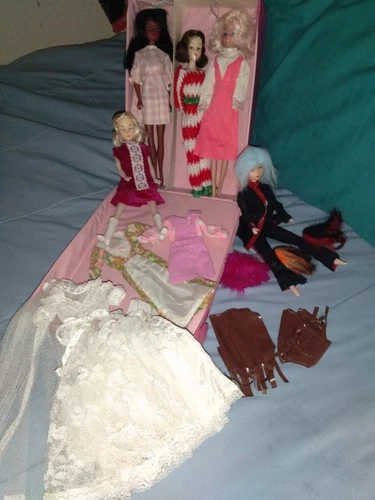 Vintage Retro 70's Barbie Clone Fashion Doll Case W/5 Dolls & Clothes Wigs NR
