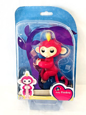 New WowWee FINGERLINGS Baby Monkey Bella Pink Interactive Toy Bonus Stand
