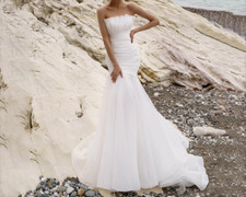 Beach Strapless Mermaid Wedding Dresses Sweep Train Sleeveless Bridal Gowns