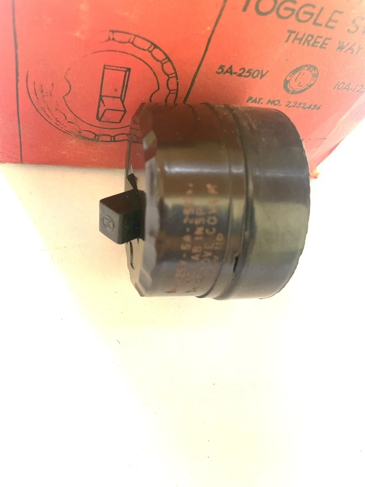 Interruptor de palanca redondo marrón baquelita monovatio de colección - montaje en superficie de 3 vías - ¡NUEVO EN STOCK! Foto 3 de 4