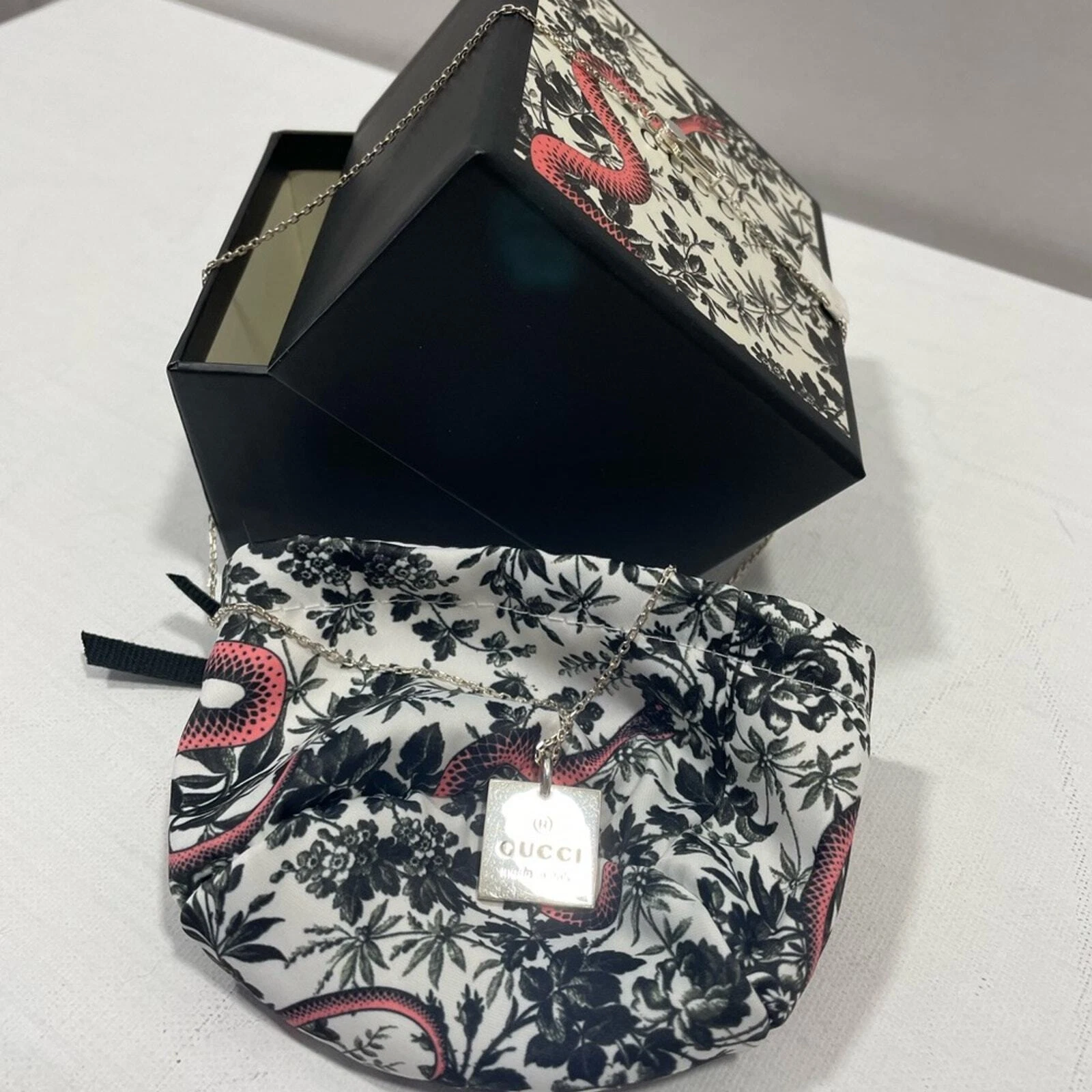 Autentico ciondolo quadrato GUCCI 18” in argento sterling con scatola sacchetto e carte NUOVO