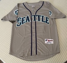 Behold! Leaf's Ichiro Suzuki Autographed Patch Cards 12