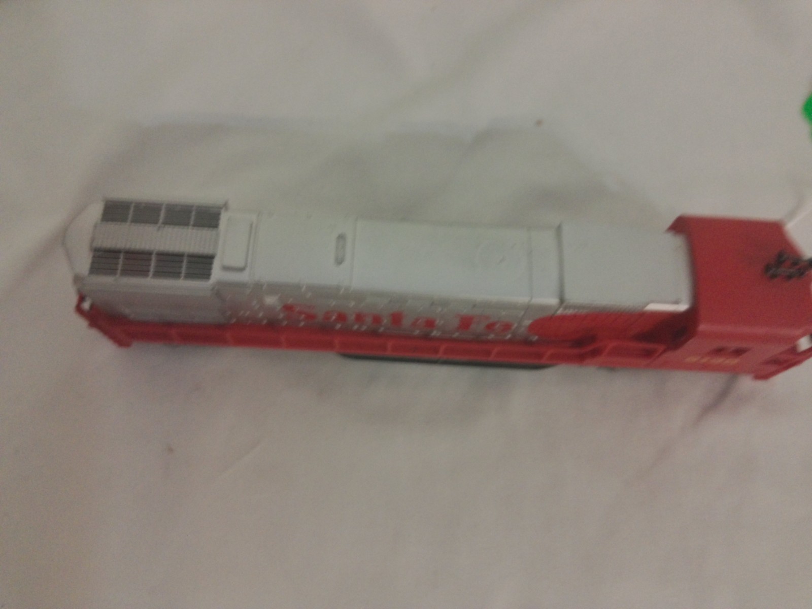 AHM Ho Scale #8130 Santa Fe Diesel Locomotive thumbnail 5