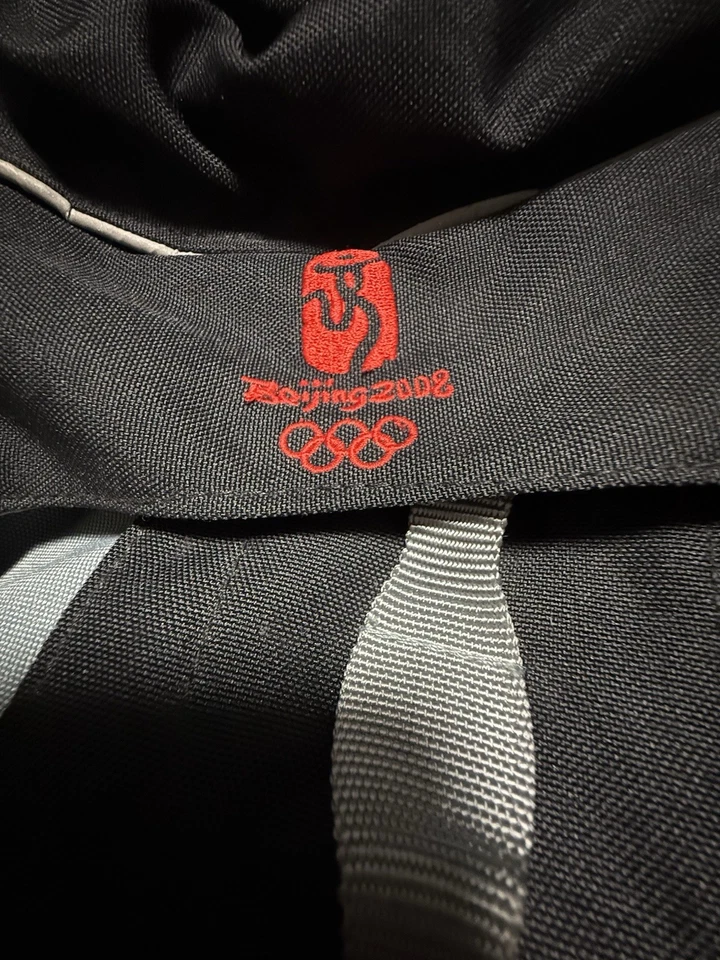 Mochila Being Olympics 2008. Excelente estado. Raro. Usado muy temprano. Foto 3 de 4