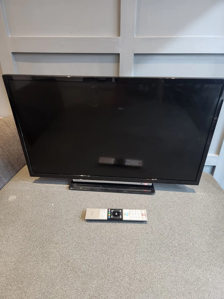 Toshiba 32W3863DB 32 Smart TV Wi-Fi LED TV with Freeview HD Tested Working Black - Image 2 of 4