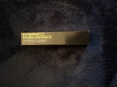 M·A·C Studio Radiance 24HR Luminous Lift Concealer NW25 0.37 fl oz