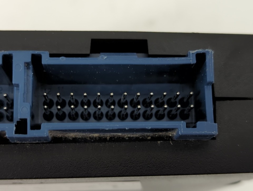 2002 Suburban 1500 Body Control Module Bcm Inner Cabin Fuse Box NKR2G ...