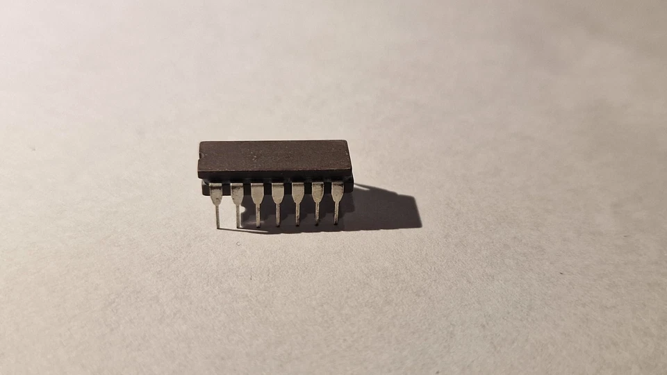 Semi-conducteur F4731BDC - INDONESIA - Photo 2/3