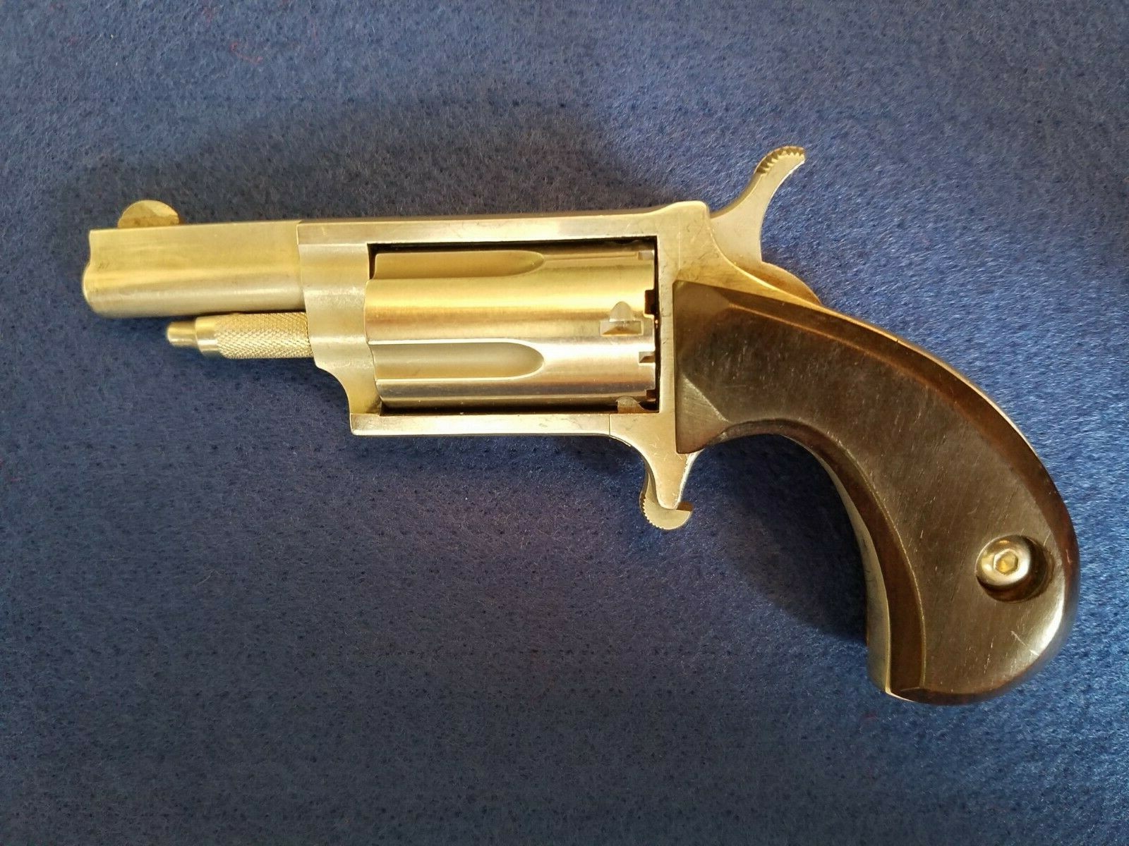 Naa 22 Mag Replacement grips Pug, Black Widow, Magnum no 22lr