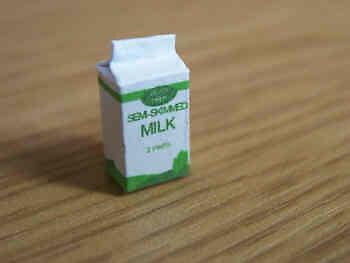 MINIATURE DOLLHOUSE 1:12 SCALE SEMI-SKIMMED MILK CARTON - F208B
