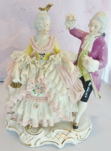 Renda-Vintage-Porcelana-Dresden-Homem-E-Mulher-estatuetas-9-034-de-altura-x-7-034-de-largura
