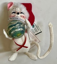 ANNALEE DOLLS 2000  PATRICIA  PEACE ON EARTH MOUSE-7   986200 STERN  S W/TAGS