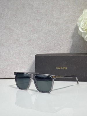 TOM FORD Sunglasses Model: FT0832 Size: 58mm (16-145mm)